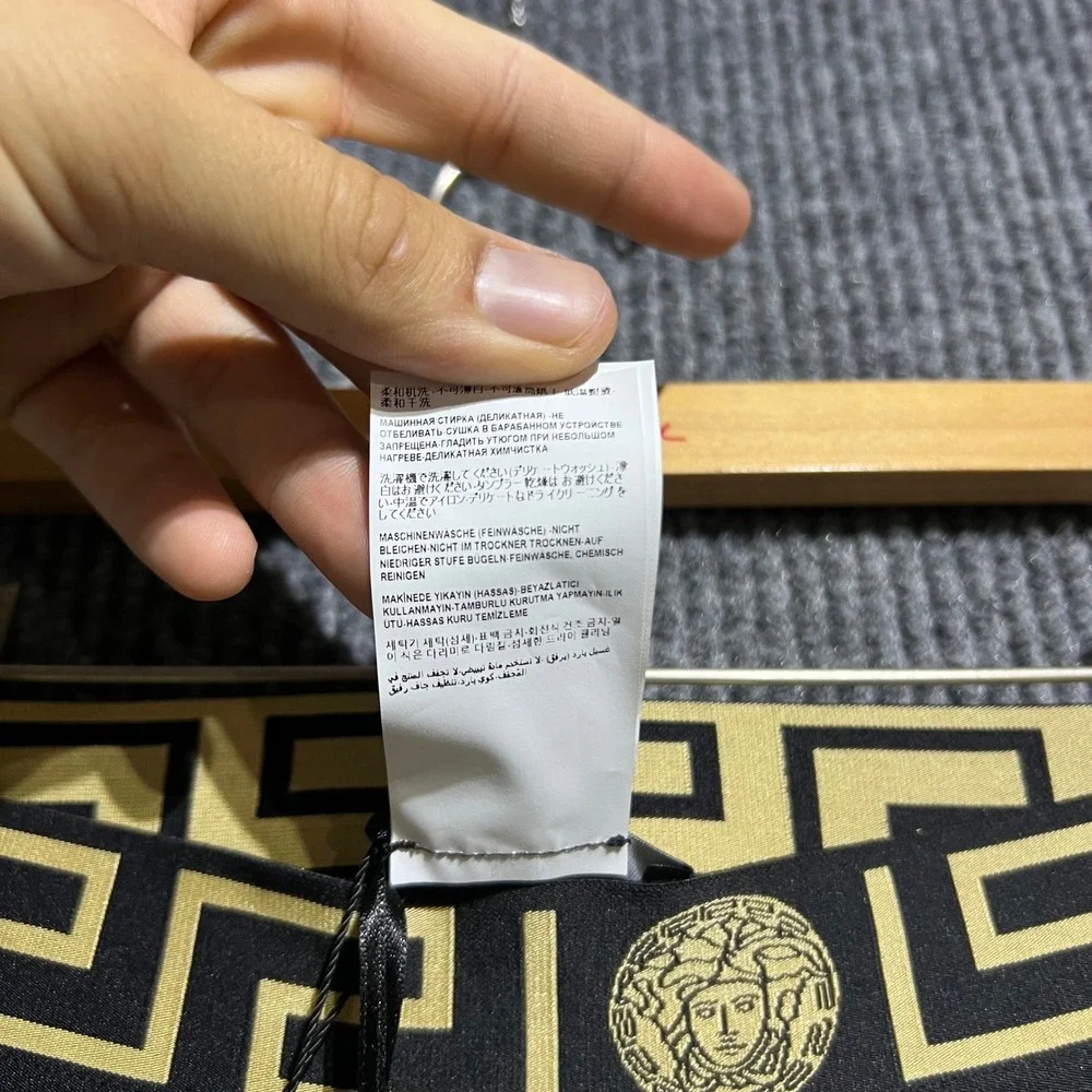 Versace greca border